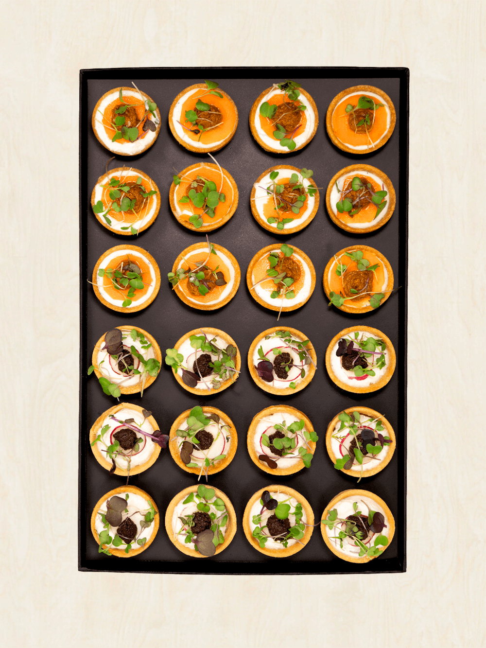 24 Bouchées Mini Tartelettes - Micro Pousses Chèvre Basilic & Radis Ricotta